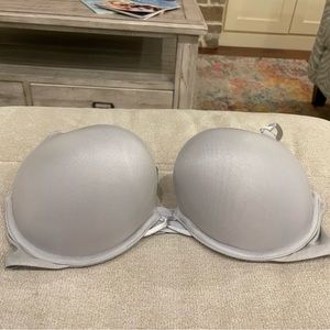 Victoria’s Secret- Miraculous Plunge - 36 C - Silver
